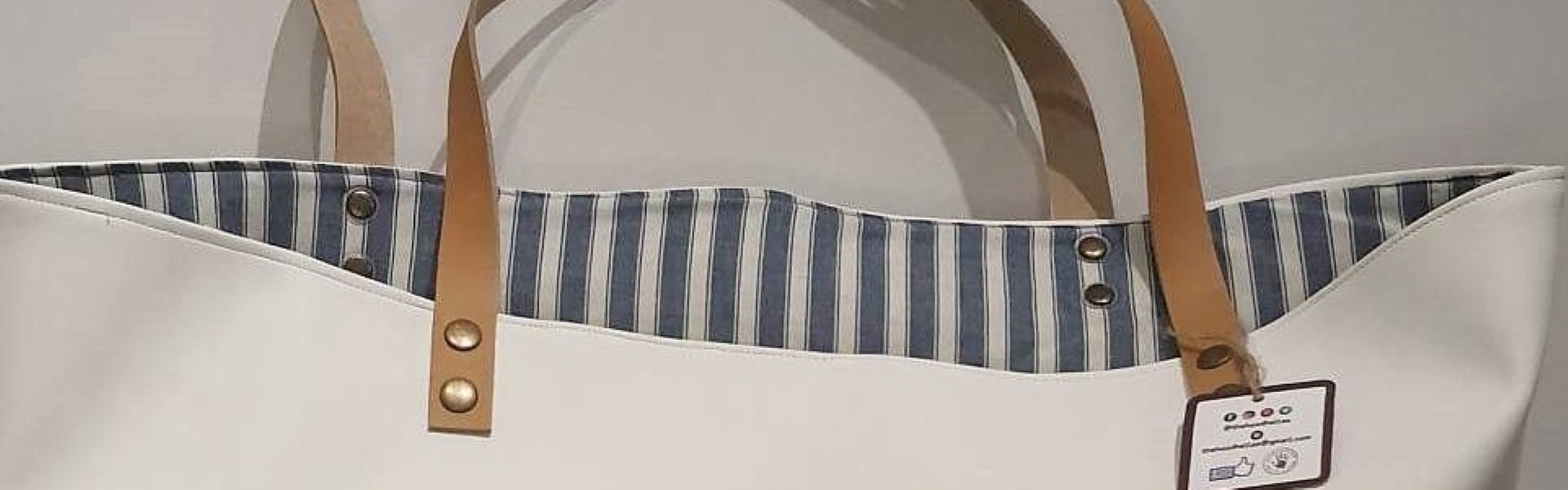 Χειροποίητες τσάντες με έξυπνο σχεδιασμό και ιδιαίτερη αισθητική.